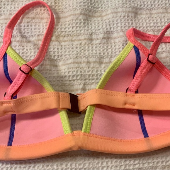 Triangle bikini top! Excellent. Condition Sz S - Picture 9 of 11